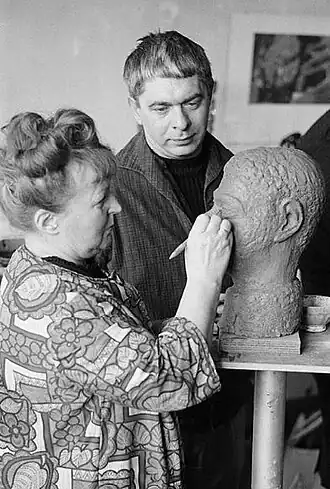 Noorlander geeft beeldhouwles (1965)