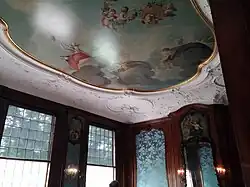 Plafondschildering in de achterzaal