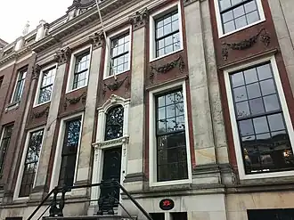Huis de Vicq, voorgevel