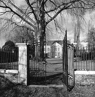 Huis Eyll met barok tuinhek in 1967