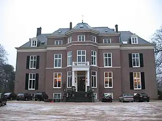 Kasteel Nederland tijdens het tweede seizoen