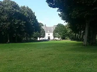 Huis te Zaanen in het park