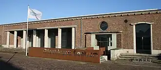 De ingang van het museum