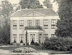 Huize Klarenbeek in 1900 (zonder beide later aangebouwde vleugels)