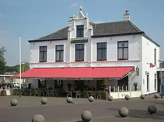 voormalig Huize Maagdenberg, later verworden tot grand café