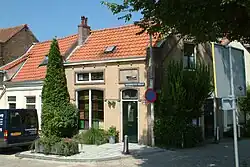 Bewaard gebleven huizen naast het verlaat