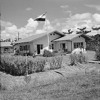 huizen van rijstboeren langs het park in 1955