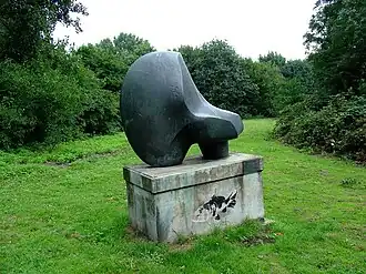 Hump Back door Peter Tredgett in het Groenhovenpark te Gouda (1983)