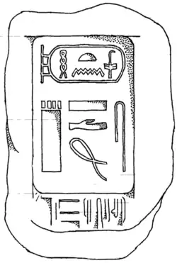 Grijze granieten steen uit Elefantine met cartouche van Hoeni