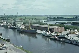 De Hunzehaven in de stad Groningen