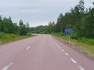 Huvudväg 3 ter hoogte van de afslag naar Svinö waar de veerboot naar Degerby vertrekt.