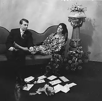 Huwelijksfoto van Hans van de Busken en Philippine Aeckerlin, 1961 Fotograaf: Jack de Nijs / Anefo