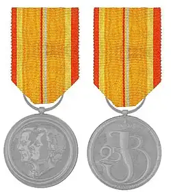 De Herinneringsmedaille 1962, ontworpen ter viering van het zilveren huwelijk van prins Bernhard van Lippe-Biesterfeld en koningin Juliana der Nederlanden.