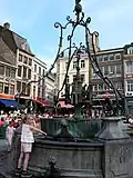 De monumentale fontein op de markt, genaamd Bassinia (M, PEX)