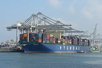 Hyundai Pride bij een ECT terminal in de haven van Rotterdam