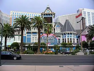 Het Casino Royale vanaf de voorkant gezien.