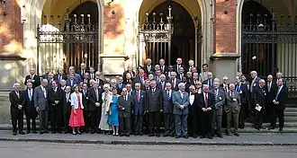 Leden van het instituut tijdens de 2005 sessie in Krakau, Polen