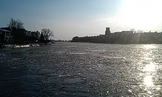 De Hollandse IJssel met rechts Moordrecht.