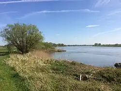 Oever van de IJssel,met links Scherenwelle, Wilsum en rechts de Onderdijkse waard in het Reevediepgebied