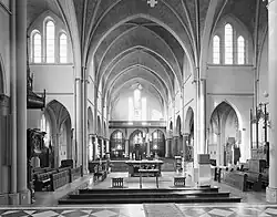 Interieur vanaf het koor richting het schip, 1996