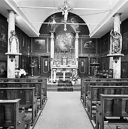 Interieur met altaar (1993)