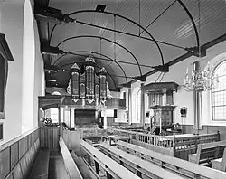 Interieur met orgel (1994)