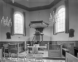 Interieur met preekstoel (19920