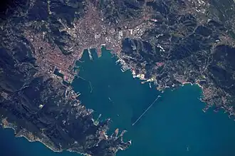 Satellietfoto van de Golf van La Spezia