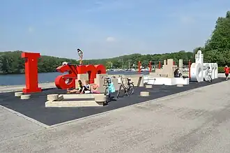 I amsterdam als speelobject aan de Sloterplas; 3 juni 2017.