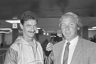 Bondscoach Terry Yorath met Ian Rush (links).