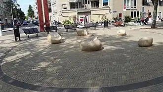 Speelobjecten Iepenplein met de Rode pylonen (augustus 2018)