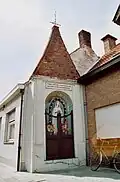 Arbeiderswoning met Onze-Lieve-Vrouw van Lourdeskapel