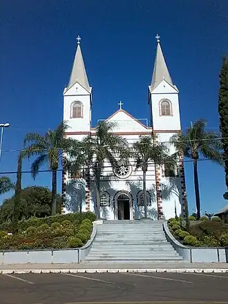Katholieke kerk Nossa Senhora do Perpétuo Socorro in het centrum van Treze Tílias