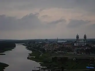Uitzicht op het centrum van de badplaats Iguape met het water van de Mar Pequeno