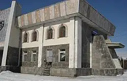 Stationsgebouw van Ikabja