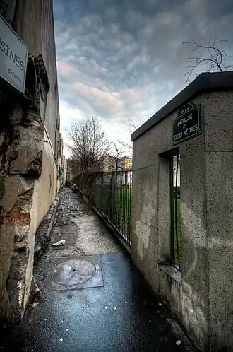 De Impasse des Deux Néthes gezien vanaf de Avenue de Clichy