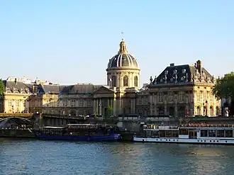 Zicht op het Collège des Quatre-Nations vanop de Seine