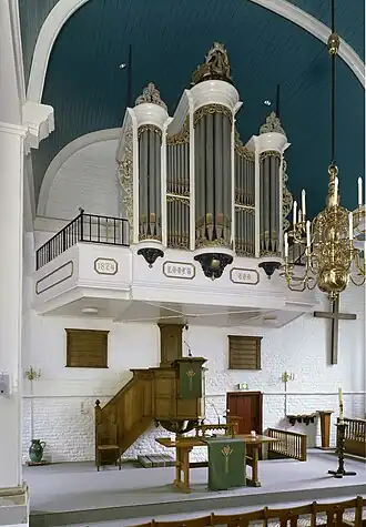 Interieur met orgel