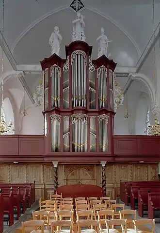 Interieur met orgel (2000)