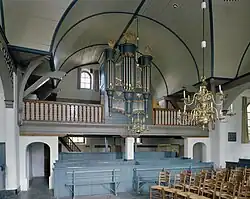 Interieur met orgel
