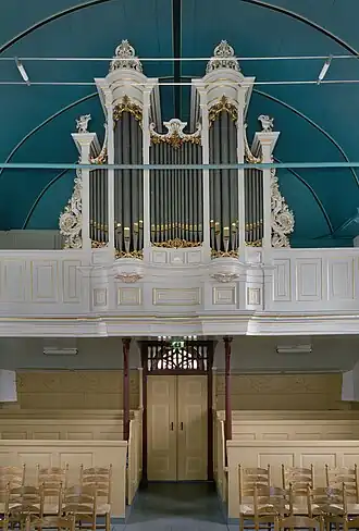 Interieur met orgel (2004)