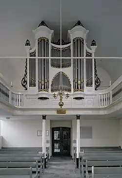 Interieur met orgel (2000)