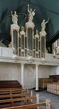 Interieur met orgel (2000)