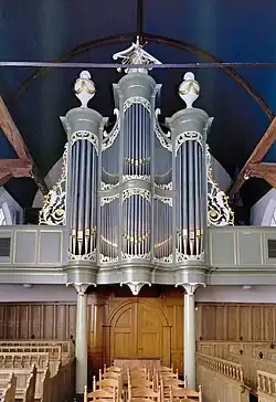 Interieur met orgel (2000)
