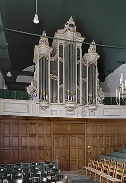 Interieur met orgel (2004)