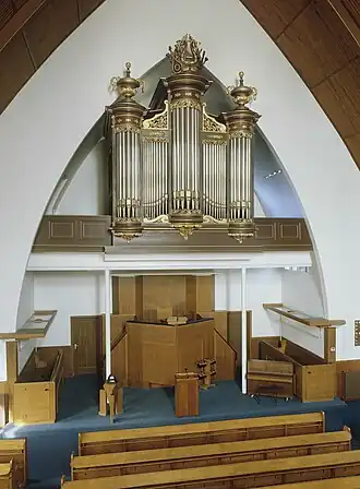Interieur van de kerk, met het orgel