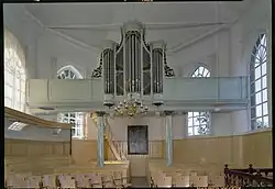 Interieur met orgel (2000)