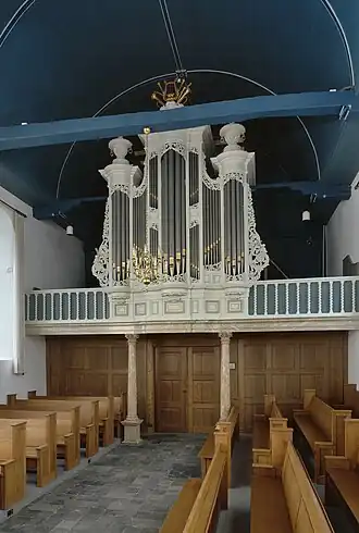 Interieur met orgel (2004)