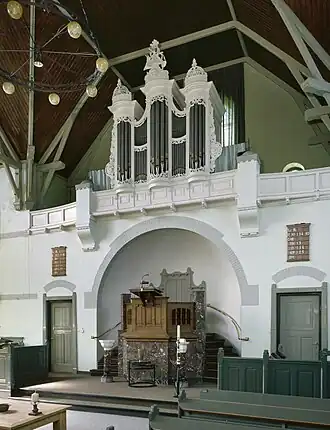 Interieur met orgel
