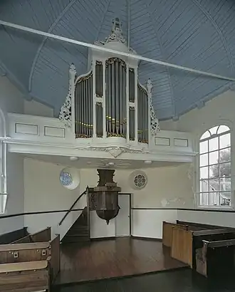 Interieur met orgel in 2004